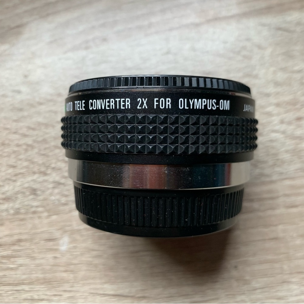 Olympus 2x teleconverter with case - Picture 3 of 5